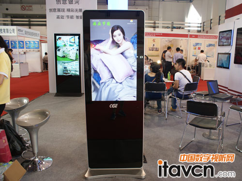 創(chuàng)意銀河觸控數(shù)字標牌