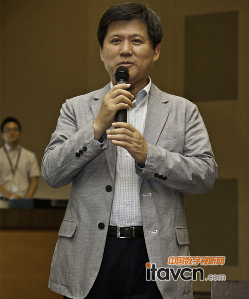 三星顯示器全球銷售總裁金汀煥專務在會上致辭