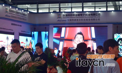 中祥創(chuàng)新2L21展位人頭涌涌