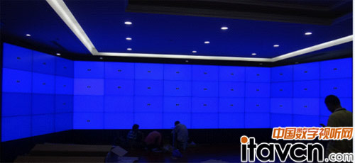 峰寧52片46寸液晶拼接入駐華東鋁材