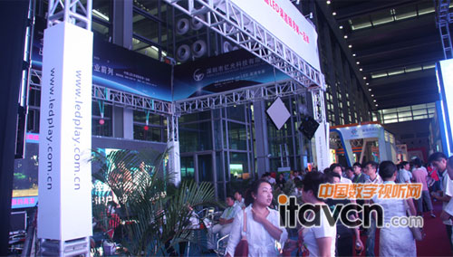 深圳億光P4高清LED影院體驗區人氣爆棚