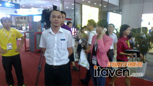 深圳億光營銷中心王總監接受央視CCTV展會報道組現場采訪