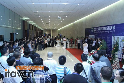 開(kāi)幕式現(xiàn)場(chǎng)受到了眾多觀眾與媒體朋友的盛情參與與熱情微觀,大家紛紛表示預(yù)祝CIT2012大展順利舉行