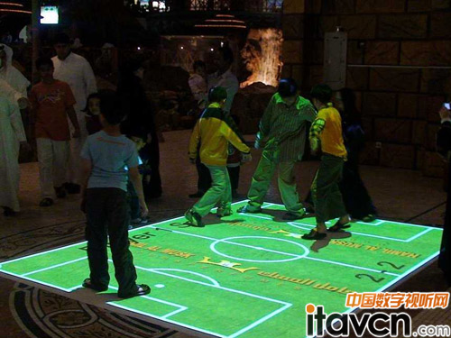 互動投影機(jī)增長鉗制電子白板市場發(fā)展