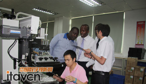 深圳億光產品生產車間