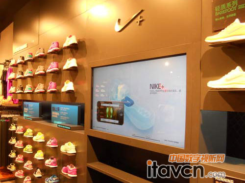 唯瑞數字標牌顯示器打造耐克全國高端專賣店
