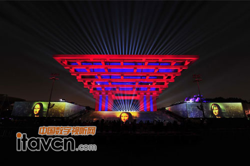 安恒集團(tuán)采用正面8臺及側(cè)面8臺PT-SDZ21KC投影機(jī)演繹《融合.畫境》節(jié)目