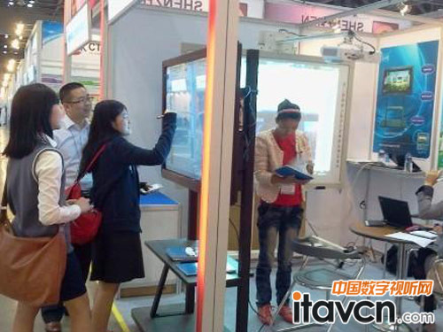 浪濤韓國電子展展臺前