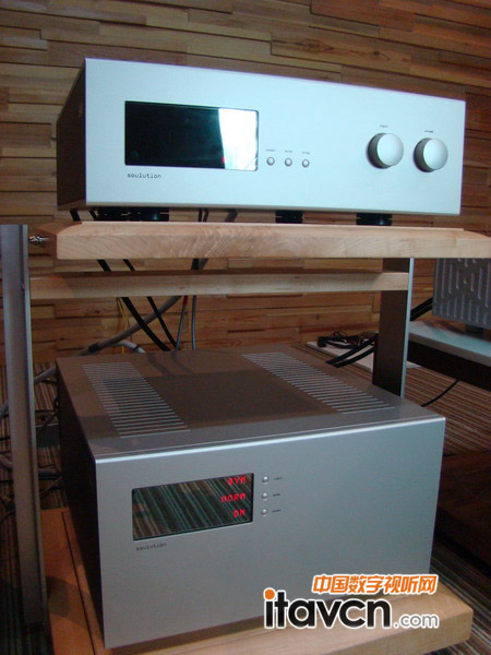 soulution 720前級外型超級簡潔