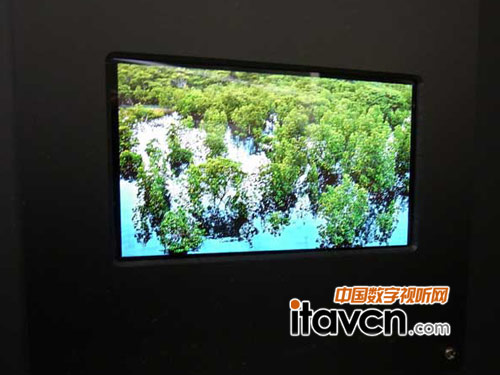 日本顯示器公開4.5寸326ppi有機EL面板