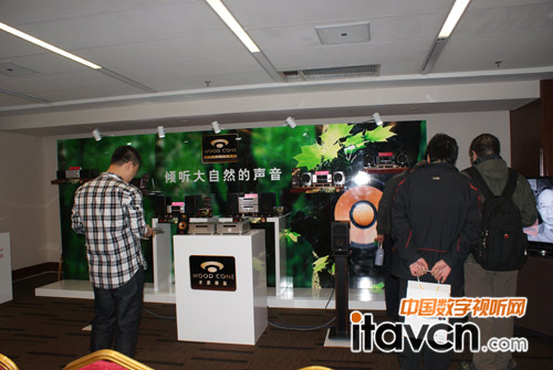 獨特設計理念 JVC炫彩蘋果音響系統