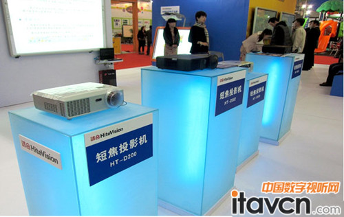 鴻合牌DLP短焦投影機現身2012昆山普教展