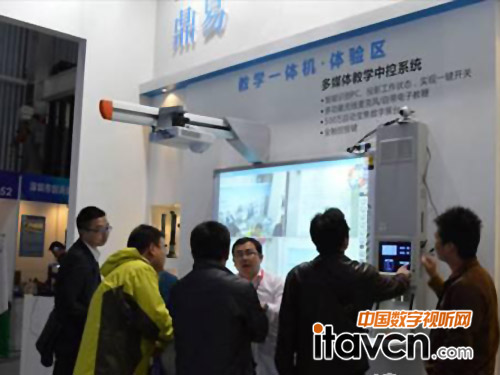 鼎易MT-E100教學(xué)中控驚艷昆山教育展