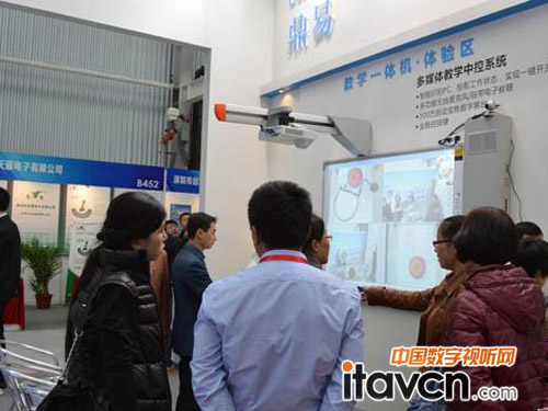 鼎易MT-E100多媒體中控系統(tǒng)開啟智控教學(xué)時(shí)代