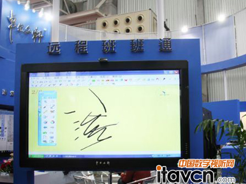 卓爾文軒移動(dòng)教學(xué)系統(tǒng)亮相昆山教育展