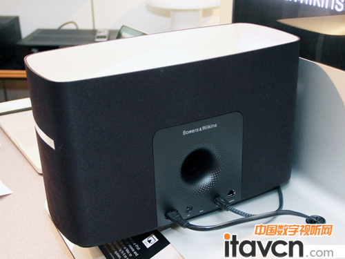 B&W推出全新支持Airplay音響系統A7背部接口