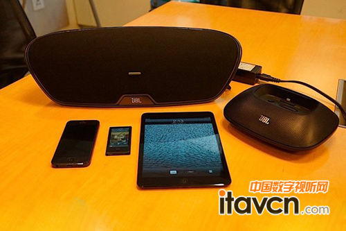 JBL推出首款Lightning接口音樂底座