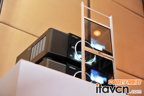 Vivitek麗訊工程投影機D8800雙機堆疊效果更加強勁