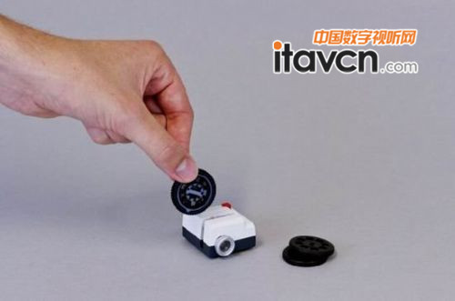 projecto是一款微型幻燈片投影儀,能夠?qū)D像呈現(xiàn)在屏幕上