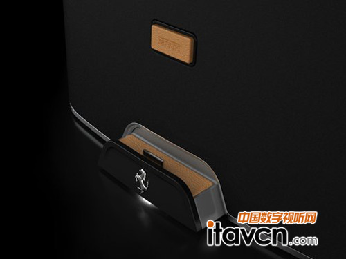 ԓ���{������܉��B�ӵ�iPhone 4/4S���O��