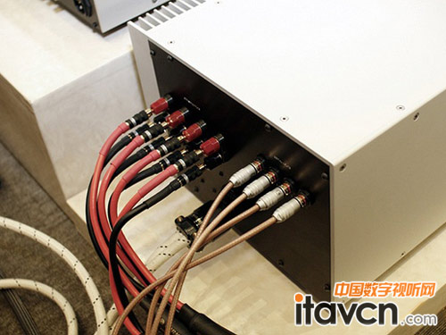 Goldmund Telos 154機身接口展示