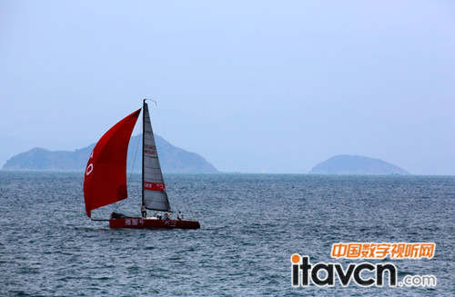 航行在大海中的雅圖號