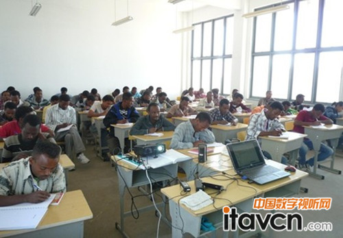 傳統(tǒng)燈泡投影機使用(雜亂)