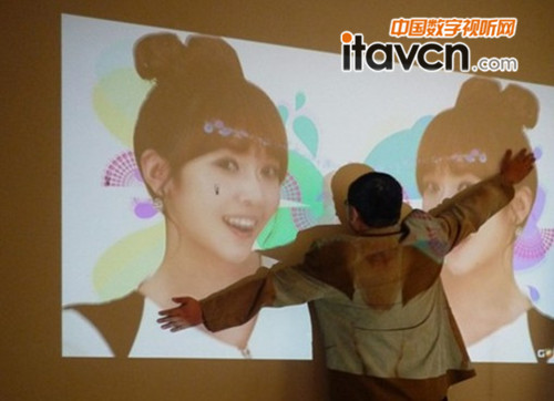 情景2:百寸影院、輕松實現(xiàn)