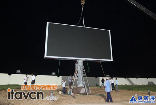 康碩展阿聯酋首都阿布扎比led顯示屏項目安裝現場