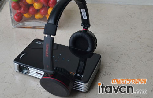 畫面無限 酷樂視微型投影機暢享無限