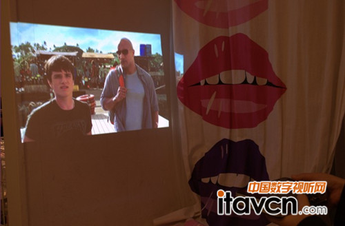 微投體積小巧便于隨時(shí)隨地分享