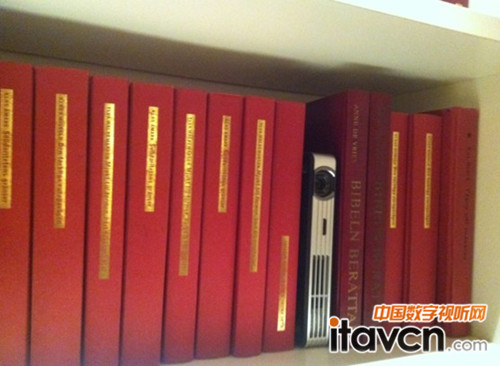 看到了嗎?比書(shū)本還薄,僅28mm