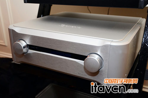 Esoteric展出全新C-02旗艦前級放大器