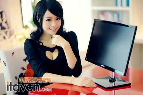 首創無按鍵設計 三星廣視角顯示器新品上市