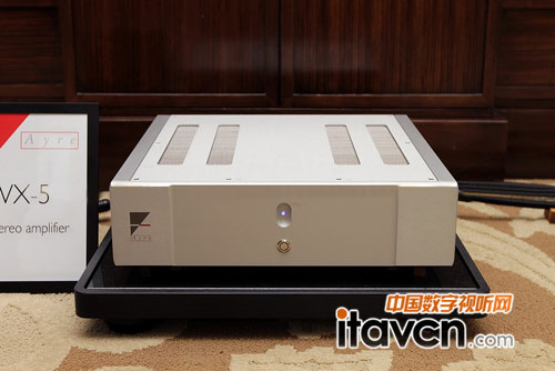 Ayre(藝雅)展出全新的VX-5放大器