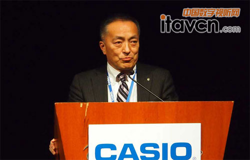 卡西歐投產(chǎn)利用投影儀的人偶型數(shù)字標(biāo)牌