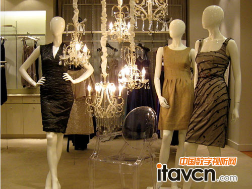 可收集客戶資料的EyeSee假人體模特