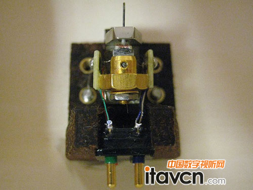 范登豪“純金”唱頭Crimson內部芯片