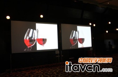 3LCD和1DLP對比展示:左圖為3LCD投影畫面,右圖為1DLP投影畫面