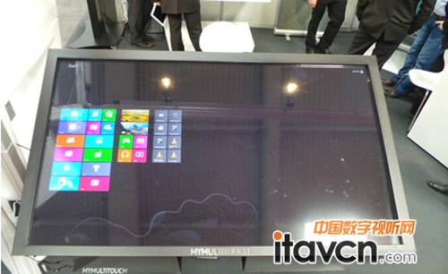 這款A(yù)lvaro GIANT超大顯示屏最多支持32點(diǎn)觸控