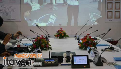 華維世攜會(huì)議系統(tǒng)閃亮廣州音響燈光展