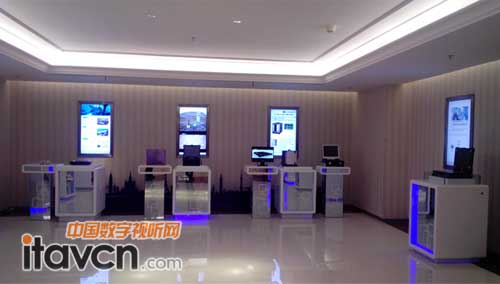 信頤數(shù)字標(biāo)牌助力研祥多媒體展示廳