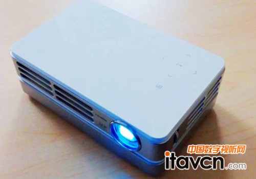 QUMI Q5+電池 讓您隨時、隨處分享大屏快樂