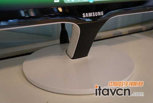 三星23.6寸顯示器特寫