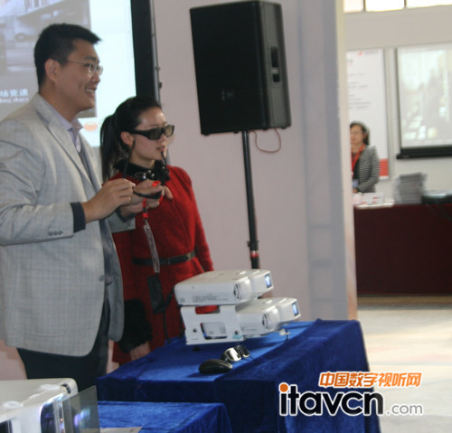 愛普生投影機疊加投影