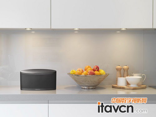 B&W Bowers & Wilkins全新設(shè)計的驅(qū)動單元由巧妙彎曲的金屬網(wǎng)罩保護(hù)