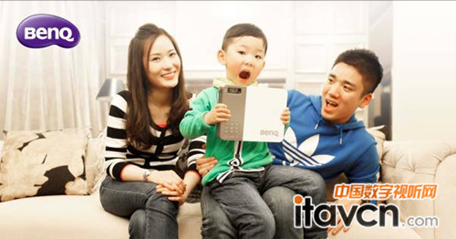 用明基GP10在家看大屏,輕松又自在