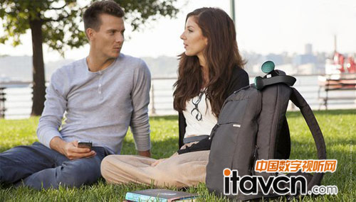 Helix是一對小巧的藍(lán)牙音響,其中配有可靈活移動的內(nèi)核