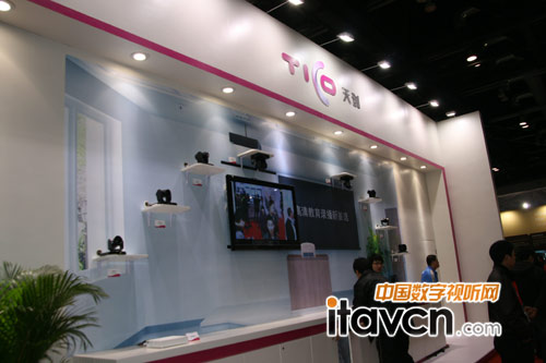 日立VZ-HD攝像機均支持255個預置位,包括平移、俯仰、變焦及其他功能