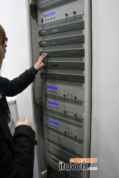 舒爾會議系統機柜展示